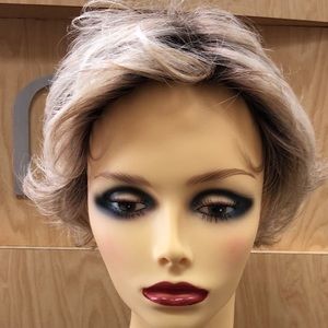 Toni Brattin Synthetic  Light Blonde Wig. New